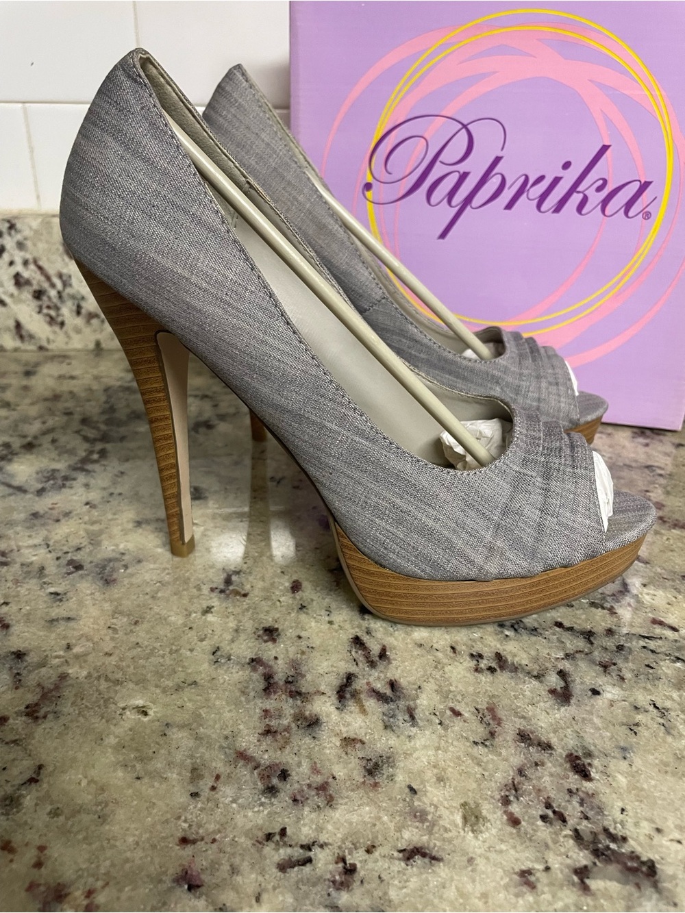 Paprika Light Gray Peep-Toe Platform Pump heel shoes woman’s size 10 comfort
